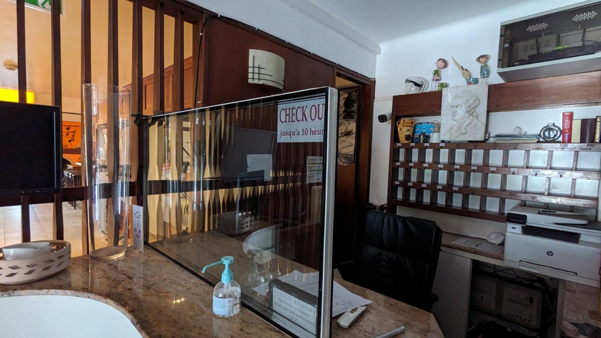 Le Porto T3 55M2 Vue Mer Immeuble Traditionnel En Pierre De Taille Avec Prestations Exceptionnelles Barbecue Ordinateur Videosurveillance Terrasse Panoramique 외부 사진